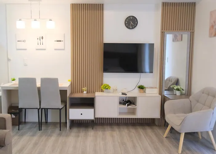 Airport Gem With Pool And Gym Appartement *