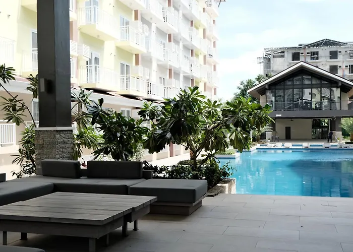 Airport Gem With Pool And Gym Appartement